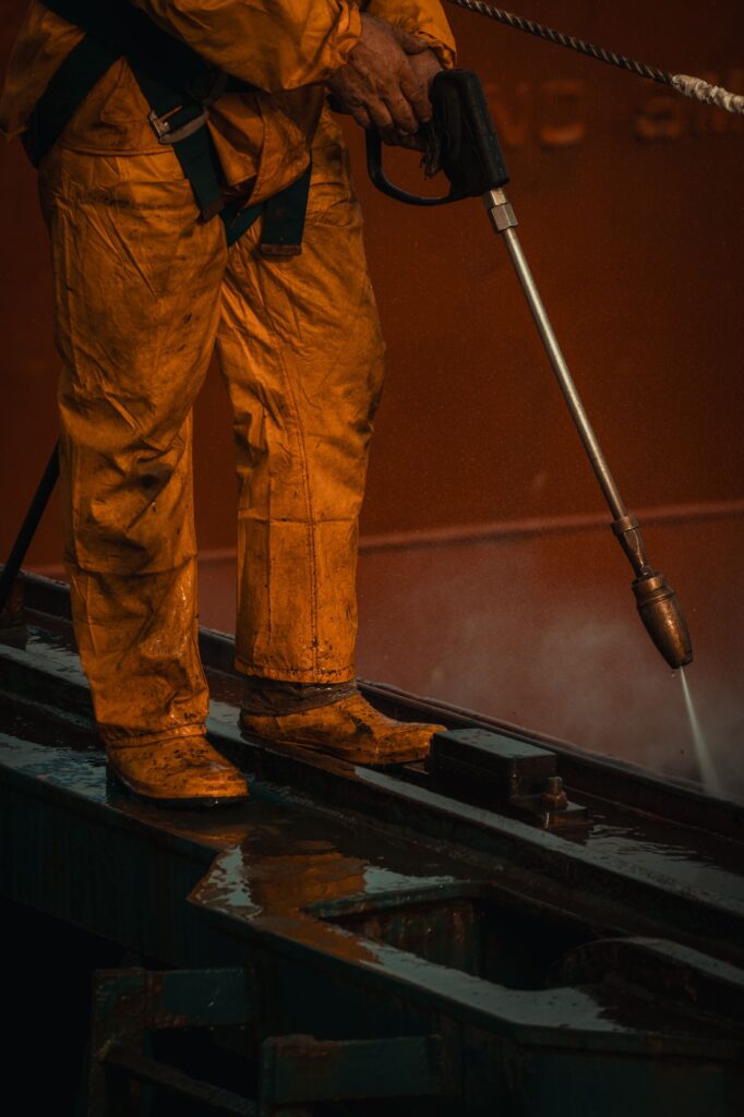 Décontamination des suies et des fumées sur les surfaces après un incendie